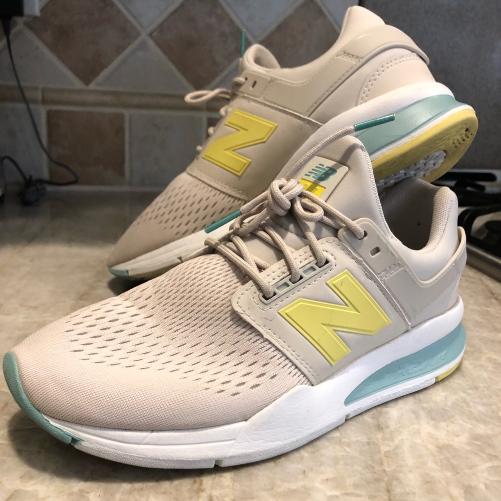 New Balance 247 Sneakers